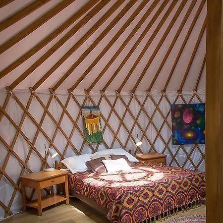 Glamping Podgrodzie ノベ・バルプノ